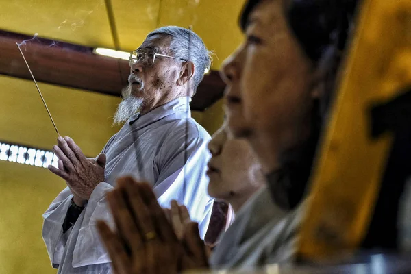 Dalat Vietnam Agosto Gente Prega Alla Pagoda Chua Linh Quang — Foto Stock