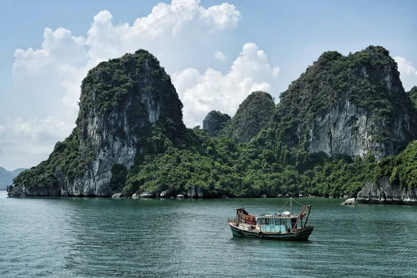 ハロン湾ベトナムでカルスト景観 — ストック写真