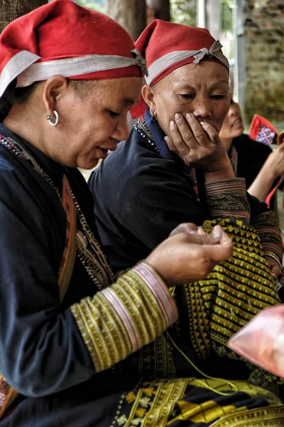 Фин Вьетнам Августа Женщины Красного Дао Шьют Деревне Августа 2018 — стоковое фото