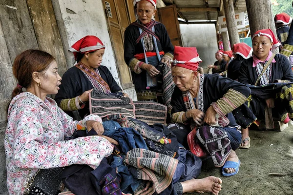 Phin Vietnam August Red Dao Women Sewing Village August 2018 — Stock Photo, Image