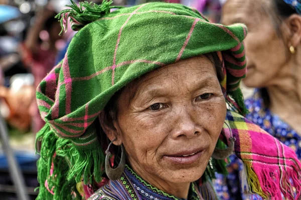Bac Vietnam Agosto Retrato Una Vendedora Tribu Indígena Hmong Mercado — Foto de Stock