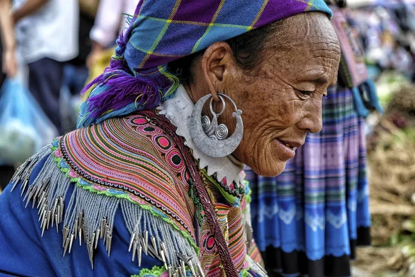 Bac Srpen Portrét Ženy Prodávající Domorodého Kmene Hmong Místním Trhu — Stock fotografie