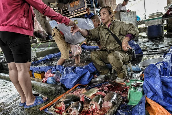 Bac Vietnam Agosto 2018 Persone Non Identificate Che Acquistano Vendono — Foto Stock