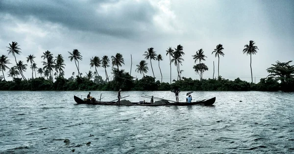 Bateau Pêcheur Naviguant Dans Les Eaux Reculées Alleppey Kerala Inde — Photo