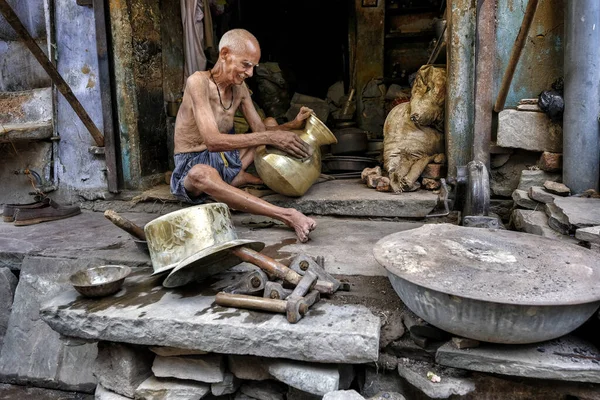 Bundi India Agosto 2020 Artigiano Che Lavora Alla Porta Del — Foto Stock