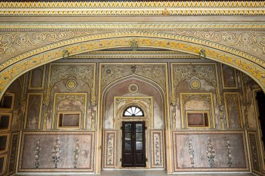 Jaipur, Hindistan - Ağustos 2020: Tiger Fort olarak da bilinen Nahargarh Kalesi, 31 Ağustos 2020 tarihinde Rajasthan, Hindistan 'da.