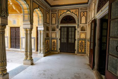 Jaipur, Hindistan - Ağustos 2020: Tiger Fort olarak da bilinen Nahargarh Kalesi, 31 Ağustos 2020 tarihinde Rajasthan, Hindistan 'da.