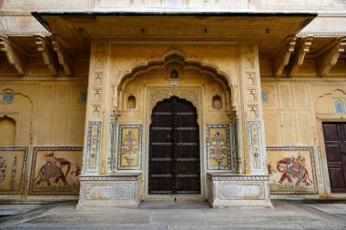 Jaipur, Hindistan - Ağustos 2020: Tiger Fort olarak da bilinen Nahargarh Kalesi, 31 Ağustos 2020 tarihinde Rajasthan, Hindistan 'da.