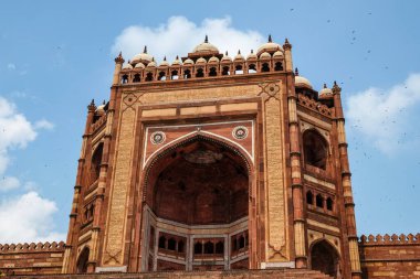 Fatehpur Sikri, Hindistan - Eylül 2020: Fatehpur Sikri 'deki Jama Mescidi Camii' nin Zafer Kapısı 4 Eylül 2020 'de Hindistan' ın Uttar Pradesh kentinde.