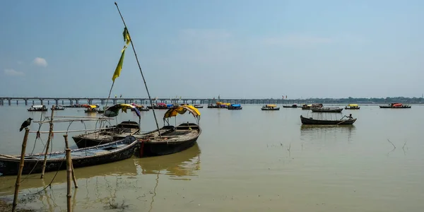 Allahabad Indien September 2020 Pilgrimer Sangam Åker Med Båt Till — Stockfoto