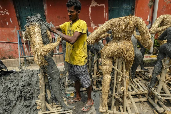 Kolkata India Settembre 2020 Artigiano Che Sculture Argilla Paglia Festival — Foto Stock