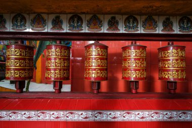 Darjeeling, Hindistan - Ekim 2020: Gözlemevi Tepesindeki Mahakal Tapınağı 13 Ekim 2020 Darjeeling, Batı Bengala, Hindistan.