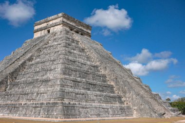 Piste, Mexico - April 28, 2025: Temple of Kukulkan, Chichen Itza was a prominent pre-Hispanic Maya city located in the Yucatan Peninsula of Mexico.