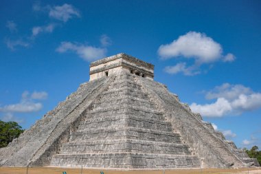 Piste, Mexico - April 28, 2025: Temple of Kukulkan, Chichen Itza was a prominent pre-Hispanic Maya city located in the Yucatan Peninsula of Mexico.