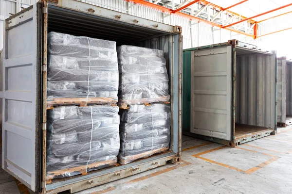 Bir konteyner içinde ürünler, dolum, bir kontrol için beklemek