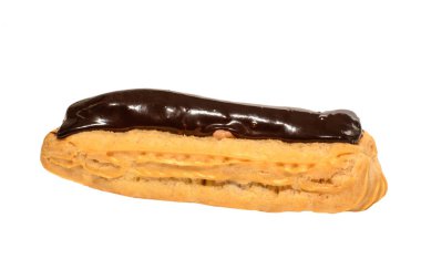 Geleneksel Fransız tatlısı. Beyaz arka planda muhallebi ve çikolata kreması ile izole edilmiş..