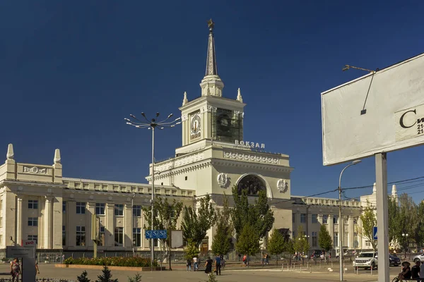 Monumento Arquitectónico Edificio Estación Tren Volgogrado Con Una Torre Con —  Fotos de Stock