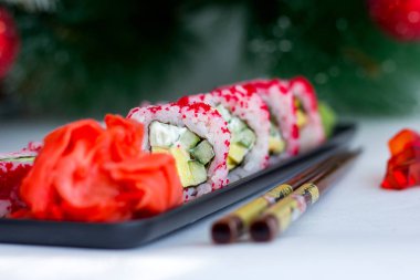 Japon yemeği: Suşi ve rulo Noel Yeni Yıl