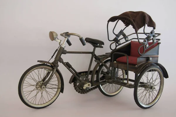 three wheeled bicycle models in the olden days