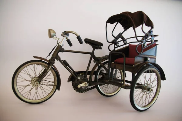 Три Колесные Модели Велосипедов Былые Времена — стоковое фото
