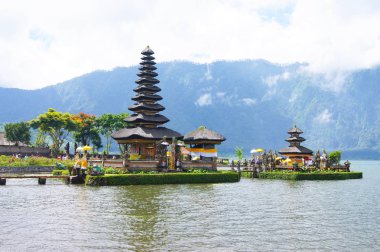 Dağlar, deniz, eski yerler, Bali, Endonezya