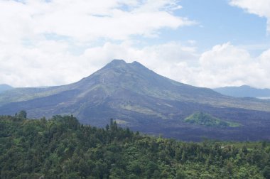 Atmosfer, dağlar, Bali 'deki güzel gökyüzü.