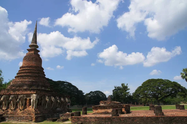 Elefantstatyerna Omger Gamla Stan Pagoda Suckotai Världsarv Turistattraktioner Thailand — Stockfoto