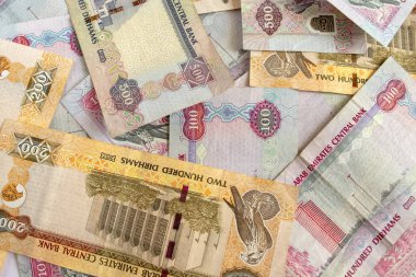 Uae ulusal para birimi, karışık dirhem banknotlarının üst görünümü. Para bankaları. 