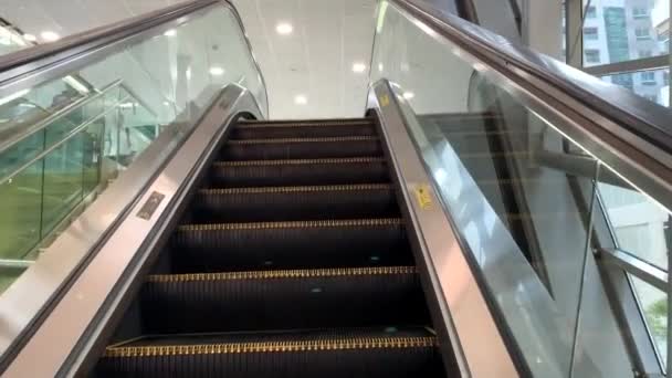 Dubai Egyesült Arab Emírségek Szeptember 2019 Escalator Going Damac Properties — Stock videók