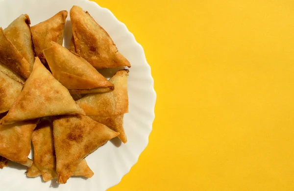 Celebrul Arab Tradițional Orientul Mijlociu Bucătăria Asiatică Triunghiular Samosa Pui — Fotografie, imagine de stoc