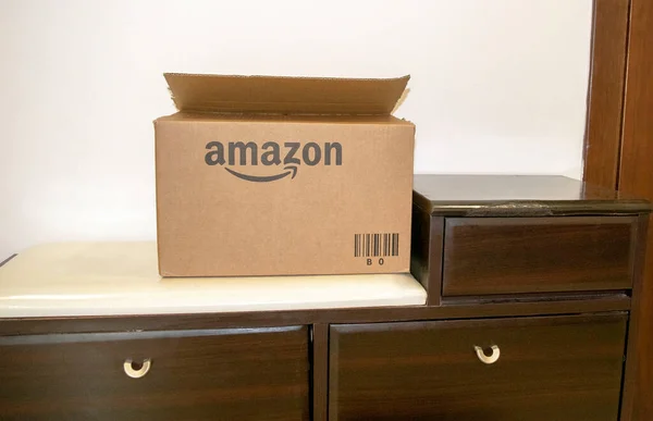 Dubai Vae Juli 2020 Kartonverpackung Von Amazon Amazon Paket Nach — Stockfoto