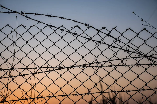 tellerin arkasında bir gün batımı