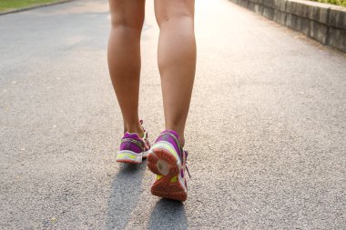 kadın fitness closeup ayakları, koşucu ayakları