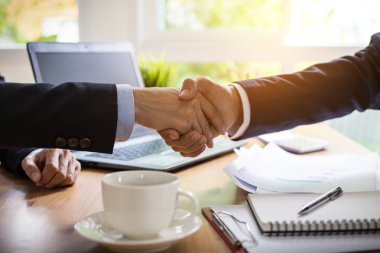 el ofis iki işadamı