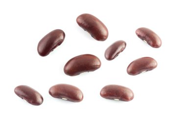 Beyaz zemin üzerinde kırmızı fasulyeler izole