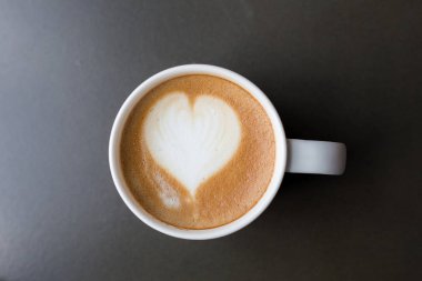Kahve fincanı latte tablosu. en üstteki görünüm
