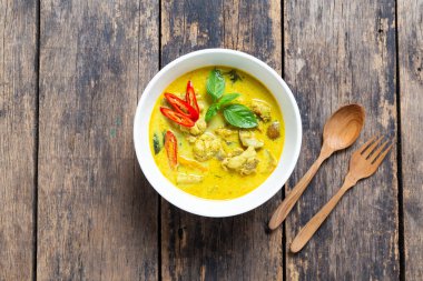 Top View Thai yemeği, yeşil körili tavuk.