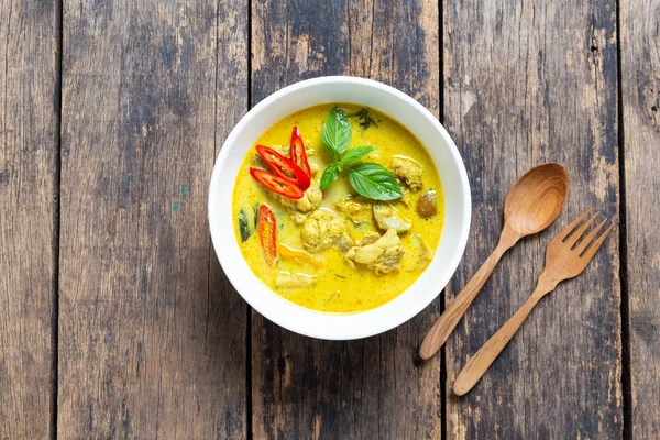 Top View Thai yemeği, yeşil körili tavuk.