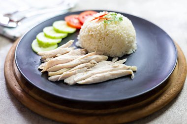 Salatalıklı tavuk pilavı, 