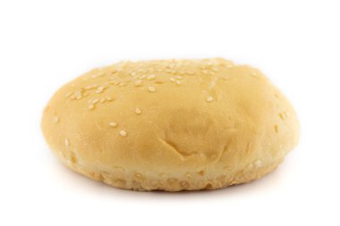 Beyaz arkaplanda izole edilmiş taze ekmek