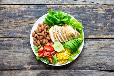 sağlıklı gıda, beyaz tavuk ve badem ile Sebze salatası