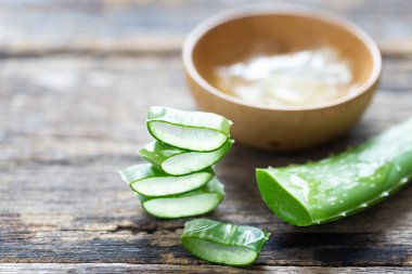 Taze Aloe Vera Eski ahşap arka planda