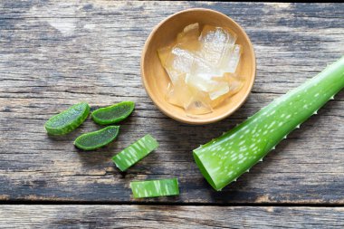 Taze Aloe Vera Eski ahşap arka planda