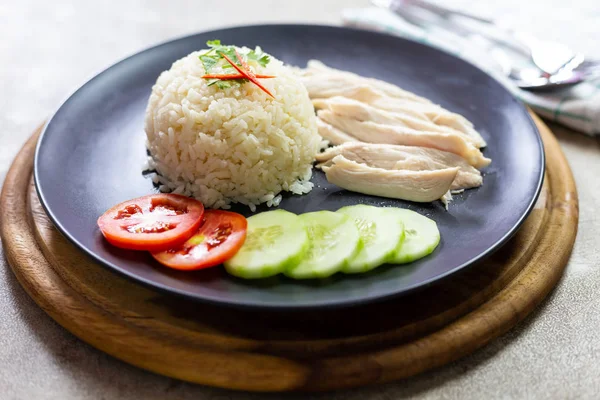 Salatalıklı tavuk pilavı, 