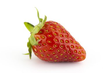 Çilek beyaz arkaplanda izole edildi