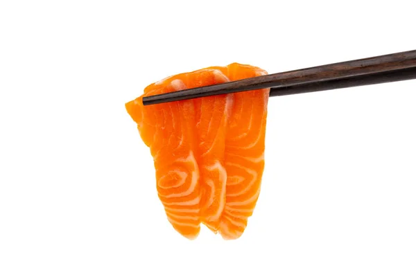 Salmão sashimi cru com pauzinhos em um fundo branco — Fotografia de Stock