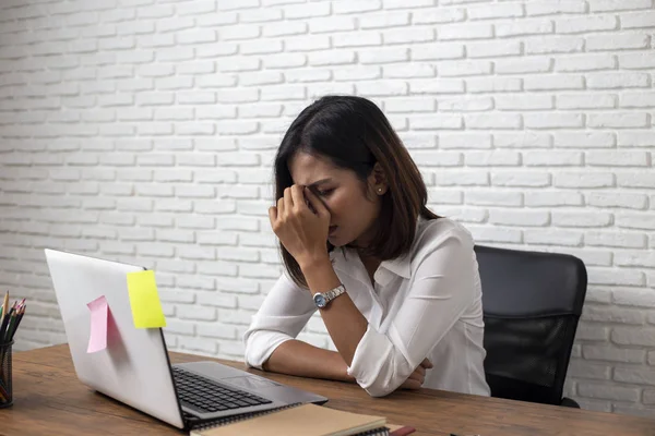 Desperate businesswoman worried in office — Stock Photo, Image