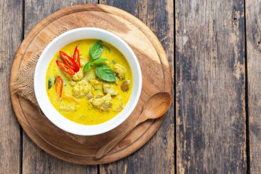 Top View Thai yemeği, yeşil körili tavuk.