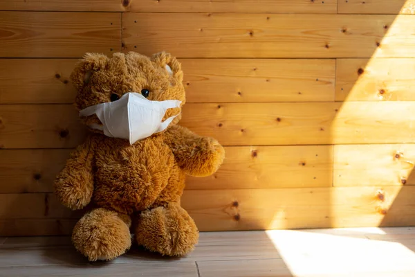 Urso Pelúcia Doente Está Usando Uma Máscara Proteção Contra Vírus — Fotografia de Stock