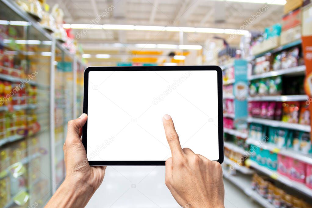 man hand using tablet on Supermarket blur background, Online shopping concepts
